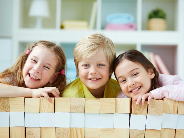 Dzieci bawiące się w przedszkolu